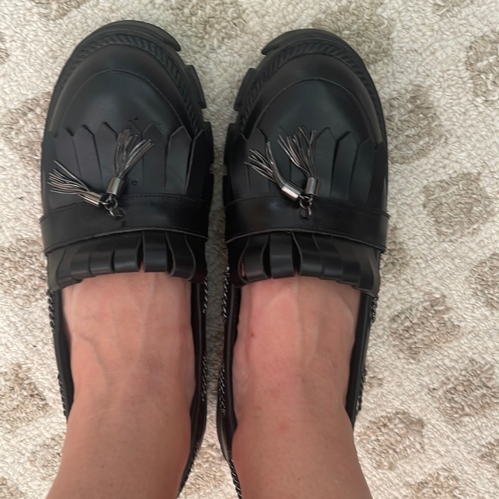 Kelsi Dagger leather lug sole loafer like new size 8 super comfortable